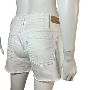Levi’s | White Tab Shorts
